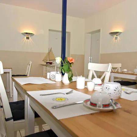 F-1010 Strandhaus Moenchgut Dz 34 Balkon, Strandnah Inkl Fruehstueck Lobbe